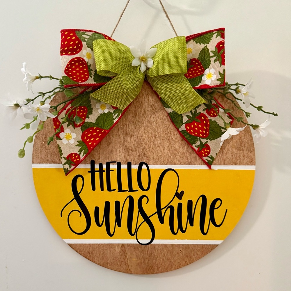 ☀️ NWOT Hello Sunshine Door Hanger